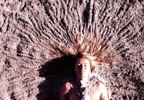 Trine hår i sand_593x395